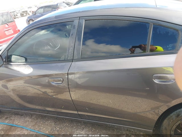 46301181 :رقم المزاد ، 2C3CDXBG3FH748268 vin ، 2015 Dodge Charger Se مزاد بيع