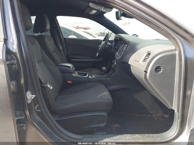 46301181 :رقم المزاد ، 2C3CDXBG3FH748268 vin ، 2015 Dodge Charger Se مزاد بيع