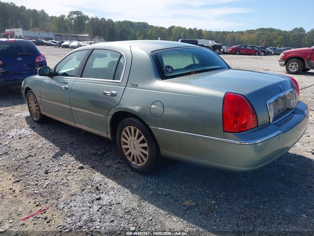 Продажа на аукционе авто 2005 Lincoln Town Car Signature Limited, vin: 1LNHM82W55Y643777, номер лота: 46301267