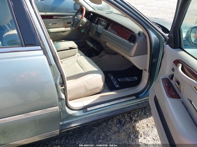 Продажа на аукционе авто 2005 Lincoln Town Car Signature Limited, vin: 1LNHM82W55Y643777, номер лота: 46301267