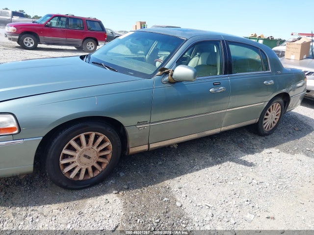 Продажа на аукционе авто 2005 Lincoln Town Car Signature Limited, vin: 1LNHM82W55Y643777, номер лота: 46301267