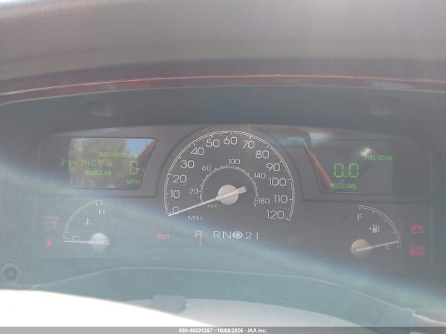 Продажа на аукционе авто 2005 Lincoln Town Car Signature Limited, vin: 1LNHM82W55Y643777, номер лота: 46301267