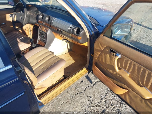 1983 Mercedes-benz 240 D მანქანა იყიდება აუქციონზე, vin: WDBAB23AXDB402633, აუქციონის ნომერი: 46301832