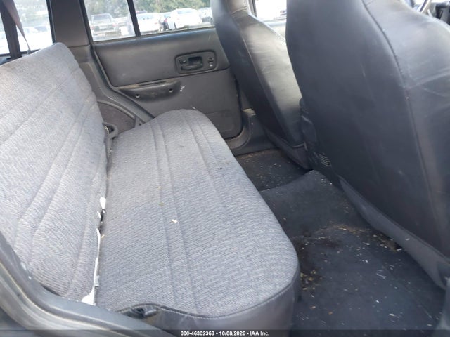 2000 Jeep Cherokee Sport მანქანა იყიდება აუქციონზე, vin: 1J4FF48S7YL262981, აუქციონის ნომერი: 46302369