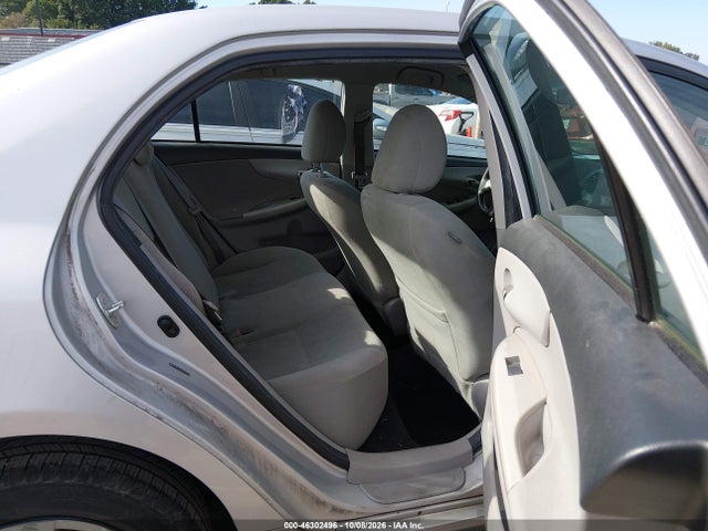 46302496 :رقم المزاد ، 2T1BU4EE0BC557640 vin ، 2011 Toyota Corolla Le مزاد بيع