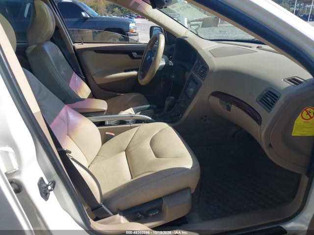 2001 Volvo V70 Xc მანქანა იყიდება აუქციონზე, vin: YV1SZ58D811007321, აუქციონის ნომერი: 46302596