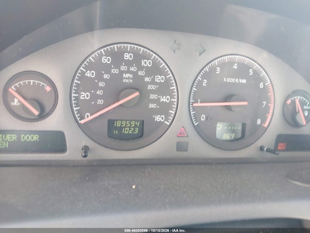 2001 Volvo V70 Xc მანქანა იყიდება აუქციონზე, vin: YV1SZ58D811007321, აუქციონის ნომერი: 46302596