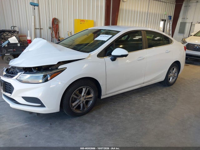 Chevrolet Cruze Lt Auto 2018 1G1BE5SM7J7114876 Image 2