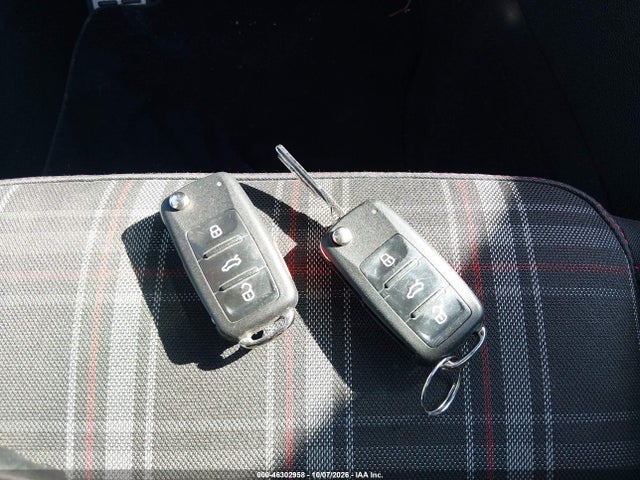 46302958 :رقم المزاد ، WVWFV7AJ7BW224152 vin ، 2011 Volkswagen Gti 2-door مزاد بيع