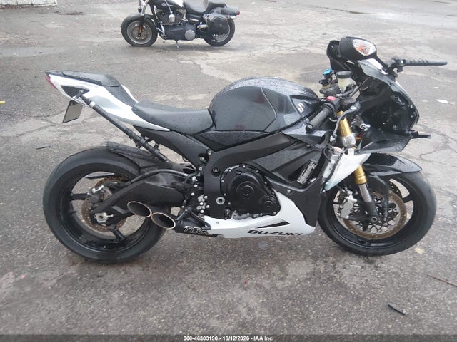 Suzuki GSX-R750 2015 JS1GR7MAXF2101277 Image 12