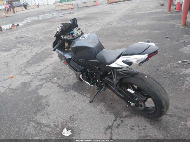 Suzuki GSX-R750 2015 JS1GR7MAXF2101277 Image 3
