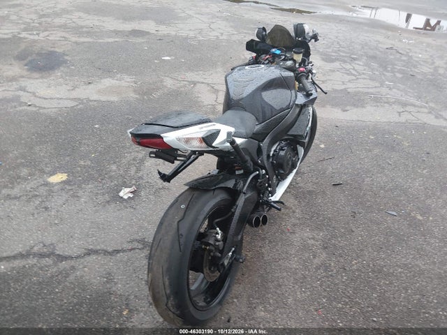 Suzuki GSX-R750 2015 JS1GR7MAXF2101277 Image 4