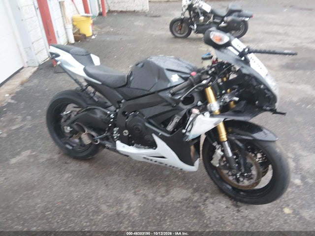 Suzuki GSX-R750 2015 JS1GR7MAXF2101277 Image 8