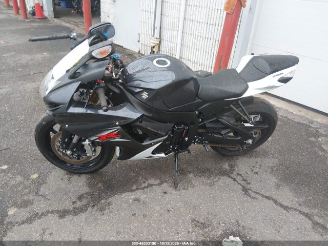 Suzuki GSX-R750 2015 JS1GR7MAXF2101277 Image 9
