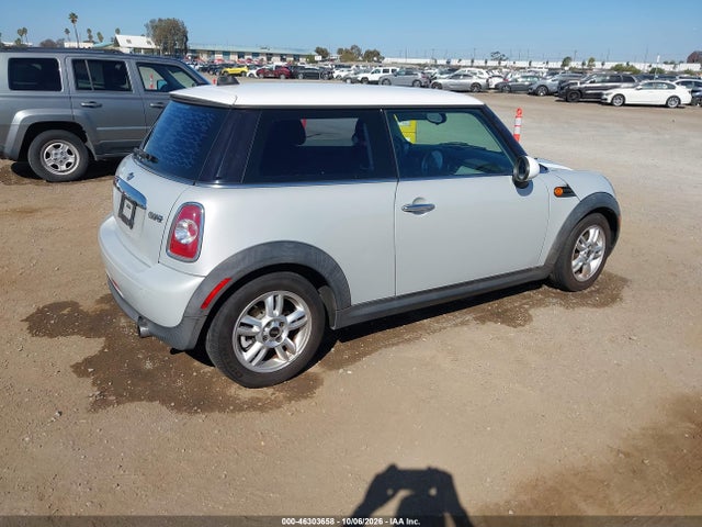 46303658 :رقم المزاد ، WMWSU3C57DT687372 vin ، 2013 Mini Hardtop Cooper مزاد بيع