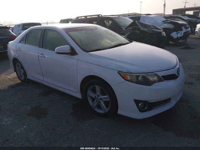 46304624 :رقم المزاد ، 4T1BF1FK5EU852233 vin ، 2014 Toyota Camry Se مزاد بيع
