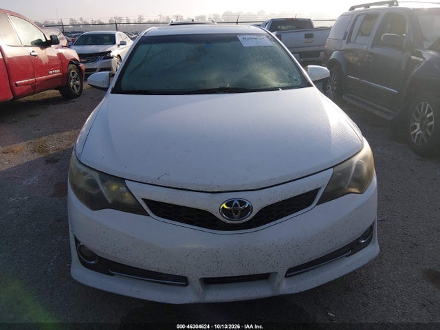 46304624 :رقم المزاد ، 4T1BF1FK5EU852233 vin ، 2014 Toyota Camry Se مزاد بيع