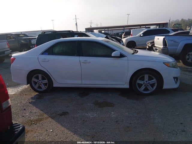 46304624 :رقم المزاد ، 4T1BF1FK5EU852233 vin ، 2014 Toyota Camry Se مزاد بيع