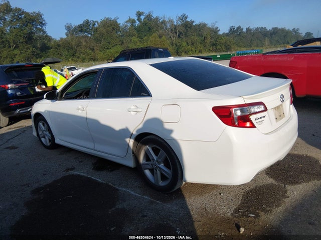 46304624 :رقم المزاد ، 4T1BF1FK5EU852233 vin ، 2014 Toyota Camry Se مزاد بيع