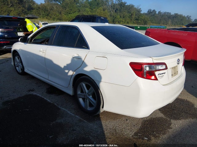 46304624 :رقم المزاد ، 4T1BF1FK5EU852233 vin ، 2014 Toyota Camry Se مزاد بيع