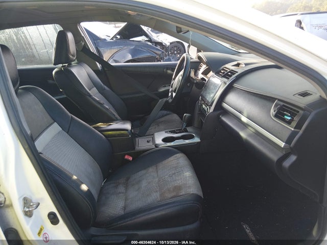 46304624 :رقم المزاد ، 4T1BF1FK5EU852233 vin ، 2014 Toyota Camry Se مزاد بيع