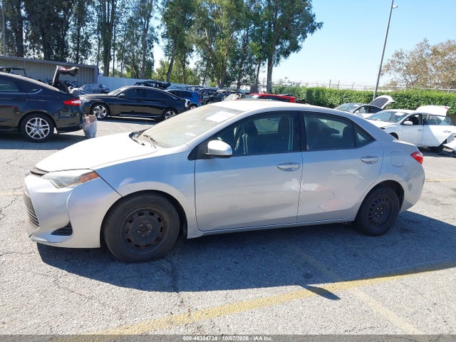 46304724 :رقم المزاد ، 2T1BURHE4JC086406 vin ، 2018 Toyota Corolla Le مزاد بيع