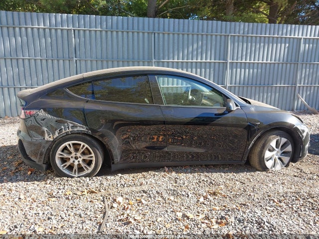 7SAYGAEE3NF365647 Tesla Model Y Long Range Dual Motor All-wheel Drive