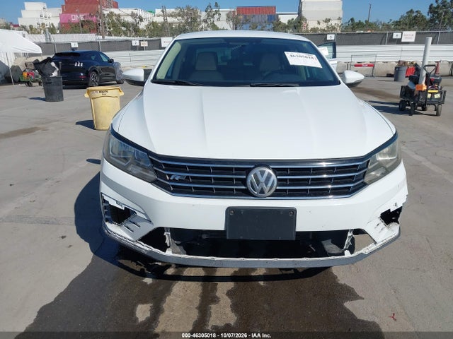 1VWDT7A35HC050782 Volkswagen Passat 1.8t R-line