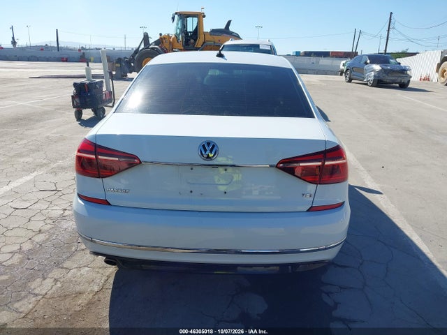 1VWDT7A35HC050782 Volkswagen Passat 1.8t R-line