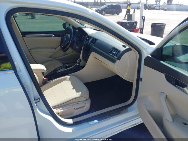1VWDT7A35HC050782 Volkswagen Passat 1.8t R-line