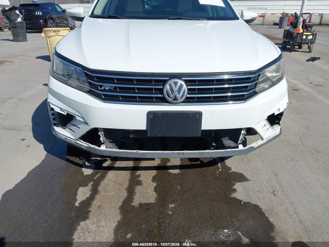 1VWDT7A35HC050782 Volkswagen Passat 1.8t R-line