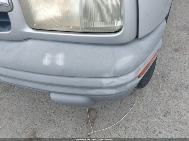 Aukcja sprzedaży 2002 Chevrolet Tracker Hard Top Base, vin: 2CNBJ13C526918706, numer aukcji: 46305269