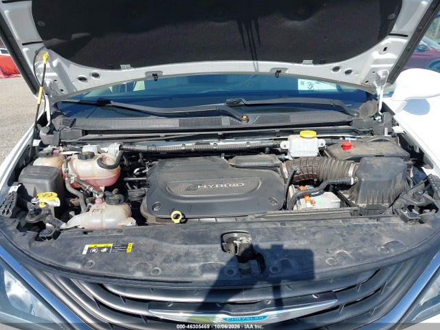 Chrysler Pacifica Hybrid Touring Plus 2017 2C4RC1H72HR837310 Image 10