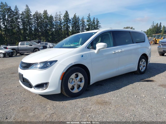 Chrysler Pacifica Hybrid Touring Plus 2017 2C4RC1H72HR837310 Image 2