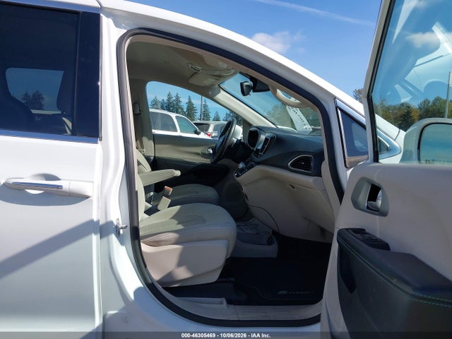 Chrysler Pacifica Hybrid Touring Plus 2017 2C4RC1H72HR837310 Image 5