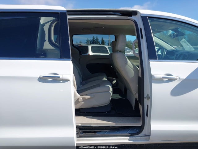 Chrysler Pacifica Hybrid Touring Plus 2017 2C4RC1H72HR837310 Image 8