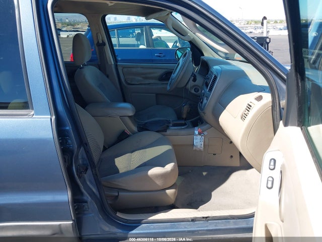 46306118 :رقم المزاد ، 1FMYU03135KB62577 vin ، 2005 Ford Escape Xlt مزاد بيع