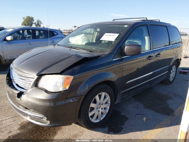 2015 Chrysler Town & Country Touring მანქანა იყიდება აუქციონზე, vin: 2C4RC1BG3FR577392, აუქციონის ნომერი: 46306557