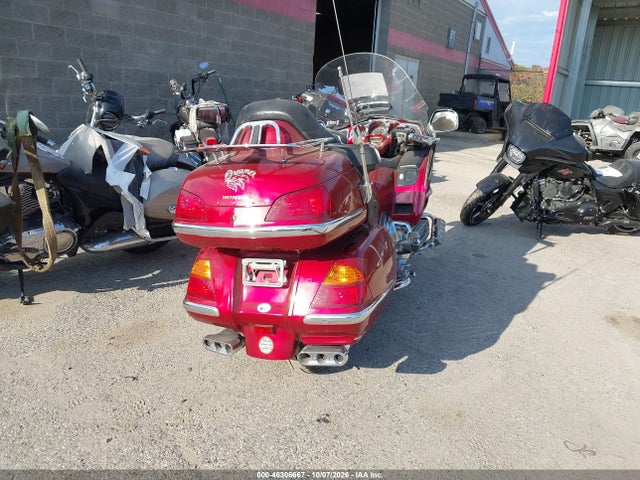 46306667 :رقم المزاد ، 1HFSC47451A001100 vin ، 2001 Honda Gl1800 A مزاد بيع