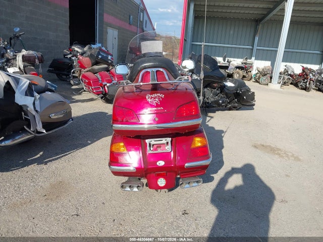 46306667 :رقم المزاد ، 1HFSC47451A001100 vin ، 2001 Honda Gl1800 A مزاد بيع