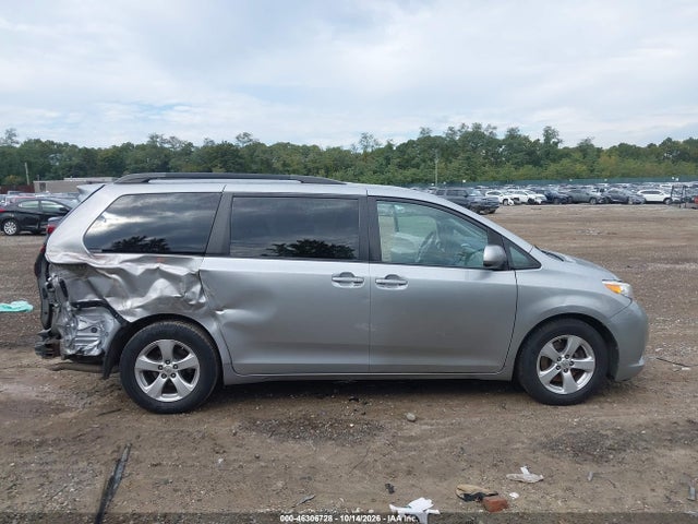 2016 Toyota Sienna Le 8 Passenger მანქანა იყიდება აუქციონზე, vin: 5TDKK3DC4GS755393, აუქციონის ნომერი: 46306728