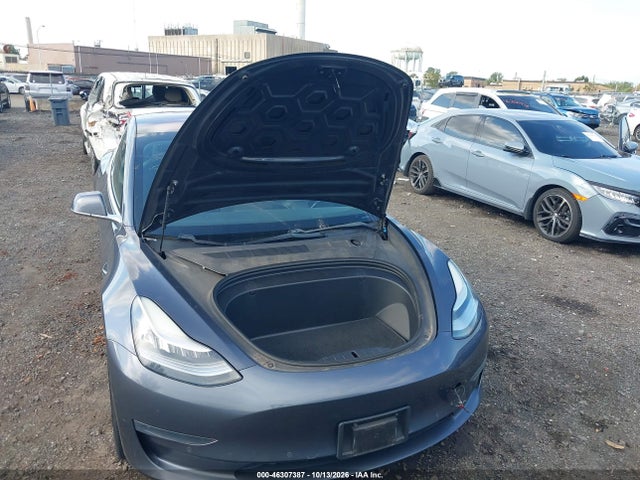 46307387 :رقم المزاد ، 5YJ3E1EAXJF158936 vin ، 2018 Tesla Model 3 Long Range/mid Range مزاد بيع