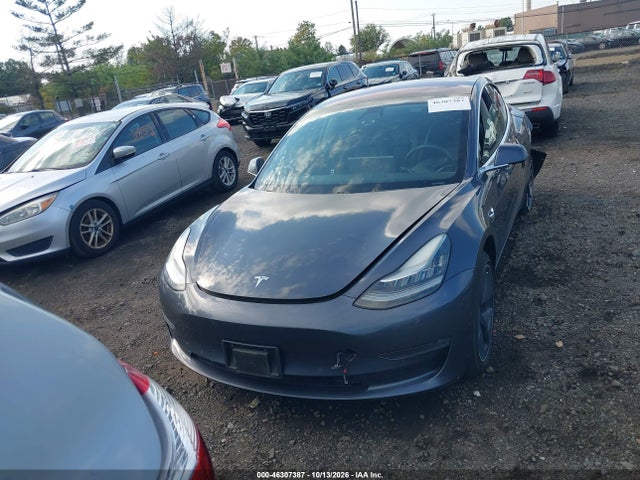 46307387 :رقم المزاد ، 5YJ3E1EAXJF158936 vin ، 2018 Tesla Model 3 Long Range/mid Range مزاد بيع
