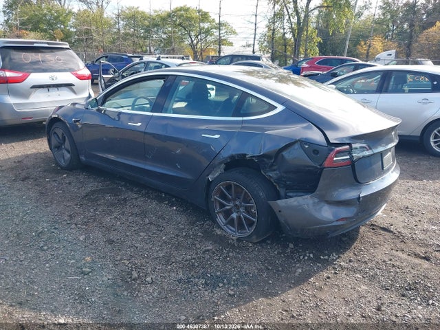 46307387 :رقم المزاد ، 5YJ3E1EAXJF158936 vin ، 2018 Tesla Model 3 Long Range/mid Range مزاد بيع