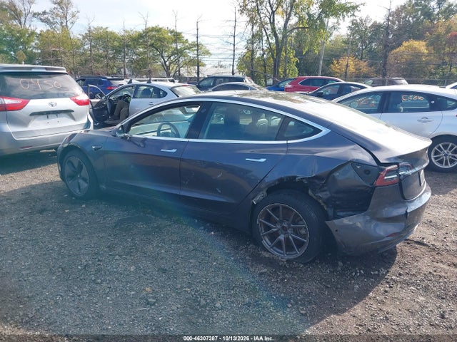 46307387 :رقم المزاد ، 5YJ3E1EAXJF158936 vin ، 2018 Tesla Model 3 Long Range/mid Range مزاد بيع