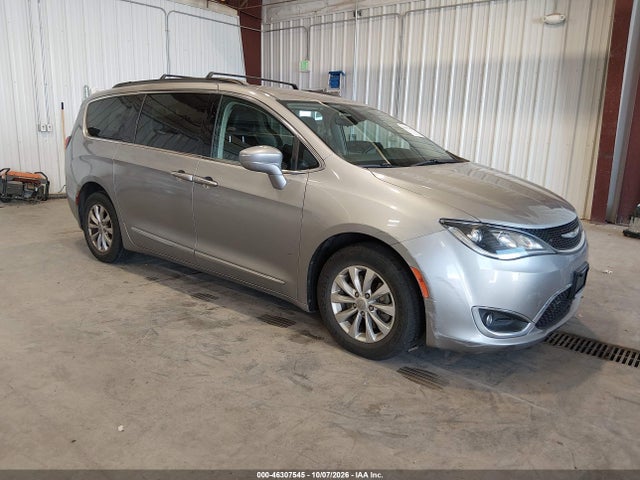 Продажа на аукционе авто 2017 Chrysler Pacifica Touring-l, vin: 2C4RC1BG3HR642650, номер лота: 46307545