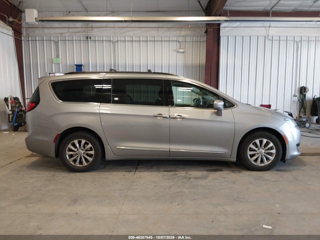 Продаж на аукціоні авто 2017 Chrysler Pacifica Touring-l, vin: 2C4RC1BG3HR642650, номер лоту: 46307545