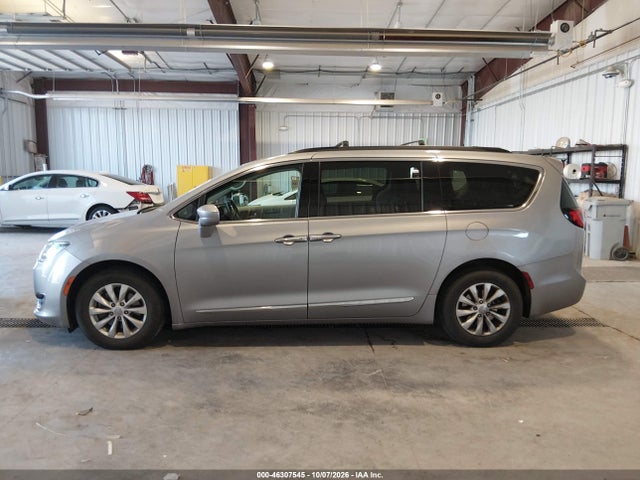 Продаж на аукціоні авто 2017 Chrysler Pacifica Touring-l, vin: 2C4RC1BG3HR642650, номер лоту: 46307545
