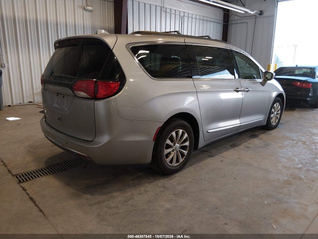 Продаж на аукціоні авто 2017 Chrysler Pacifica Touring-l, vin: 2C4RC1BG3HR642650, номер лоту: 46307545