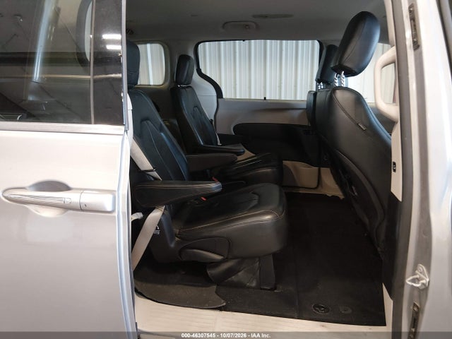 Продаж на аукціоні авто 2017 Chrysler Pacifica Touring-l, vin: 2C4RC1BG3HR642650, номер лоту: 46307545